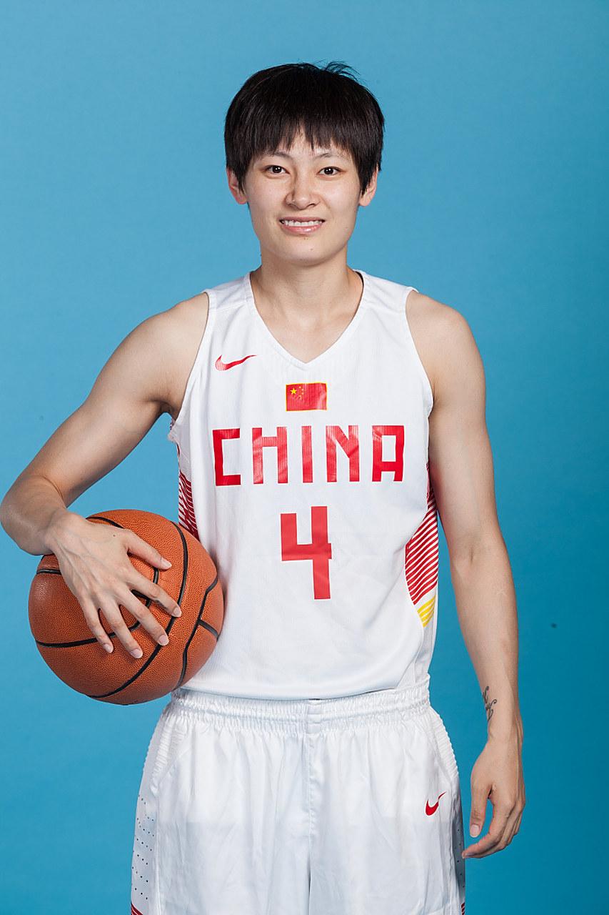 长期封闭训练好像是我们中国篮球的特色。前女篮队长杨力维曾在公开场合说到：“长时间