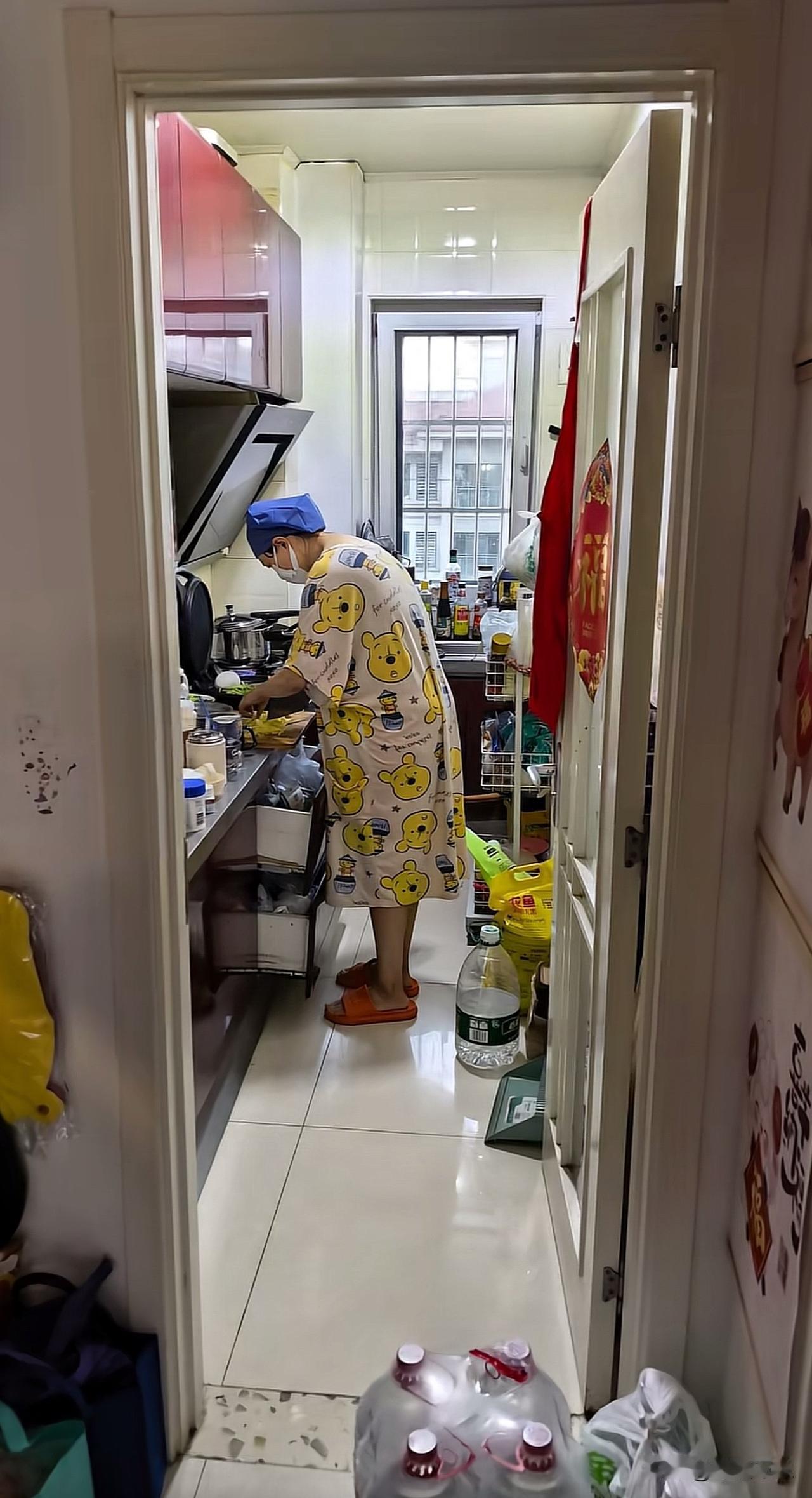 贤妻你这是做饭呢，还是做手术呢[笑哭]