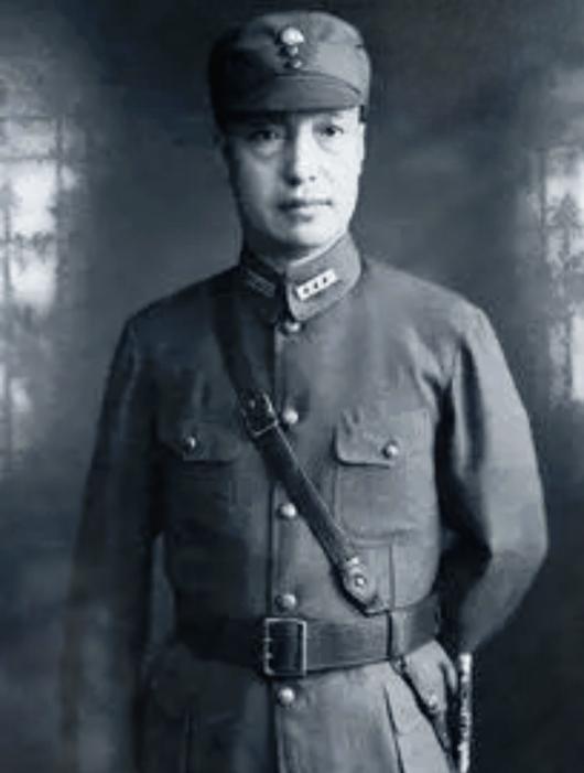 1950 年，36 军军长刘万春接到通知到北京参加会议，可是刚下车，就看到几名全