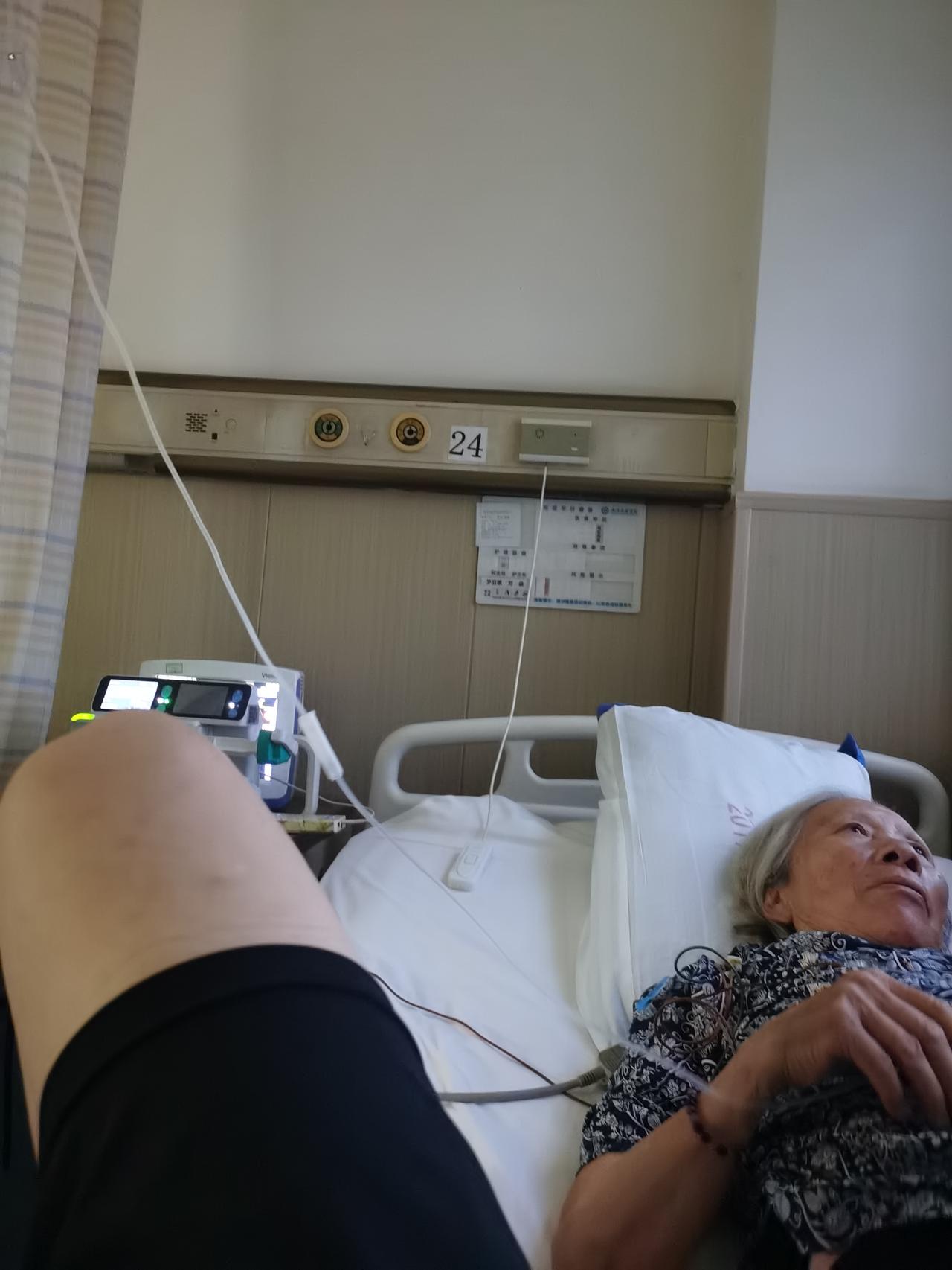 躺在病床上聊天，老妈说：男人吹牛有好处，吹了牛他也会努力，因为他得圆他吹过牛啊！