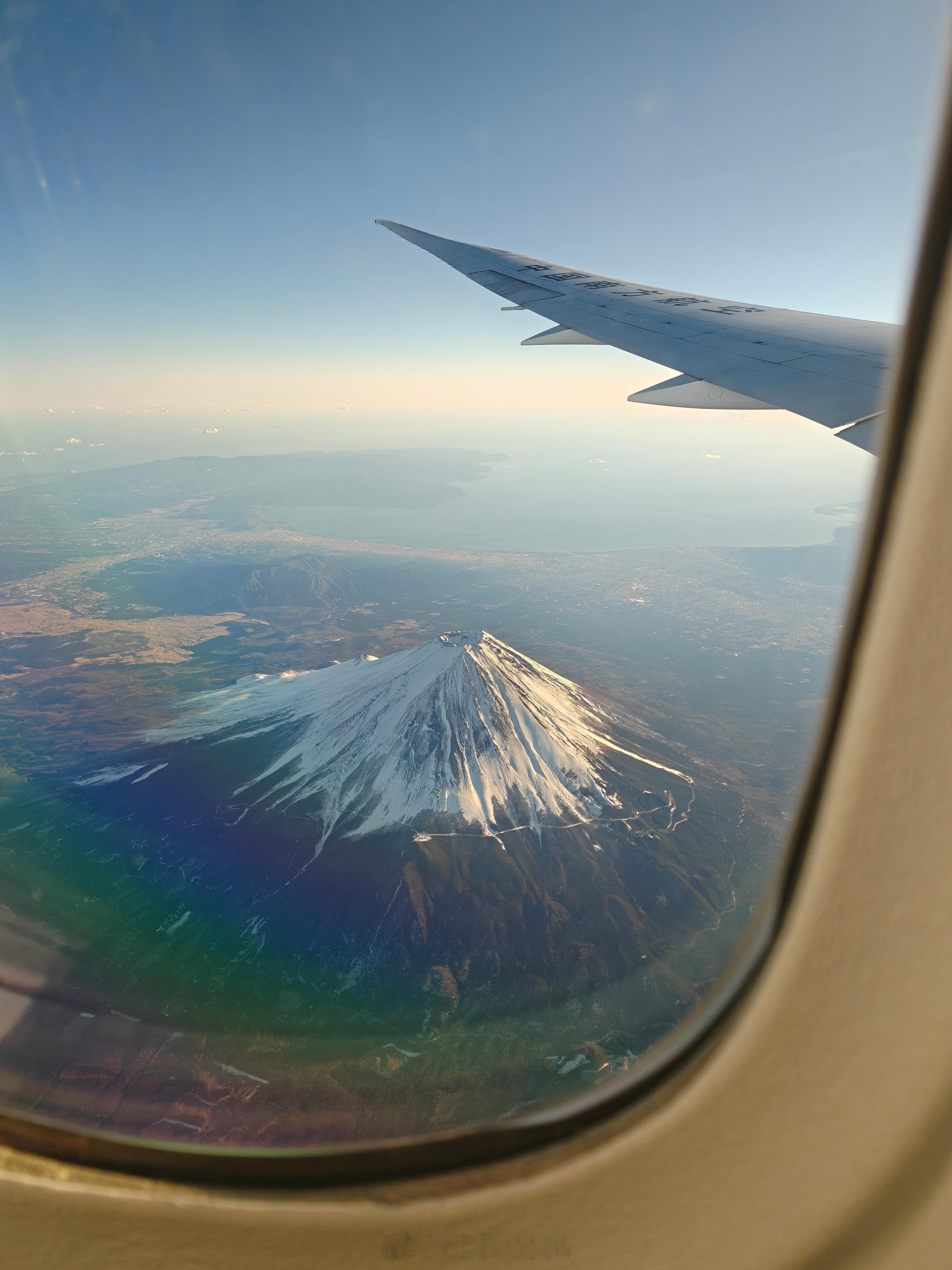 又看到富士山了，靠窗位真好。 