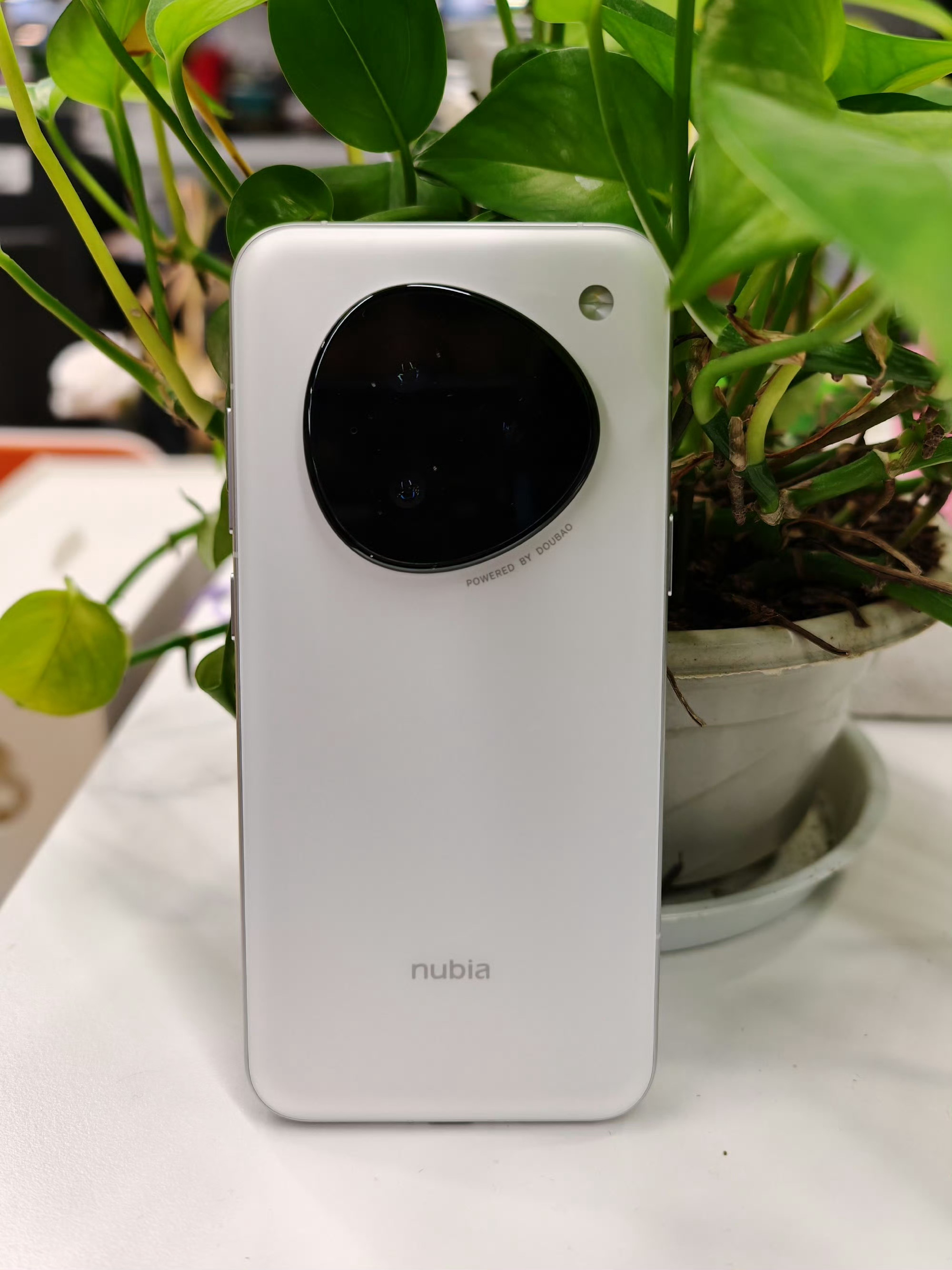 MWC哪些科技指明了未来别的不说，努比亚M153豆包手机肯定是未来的一大方向，系