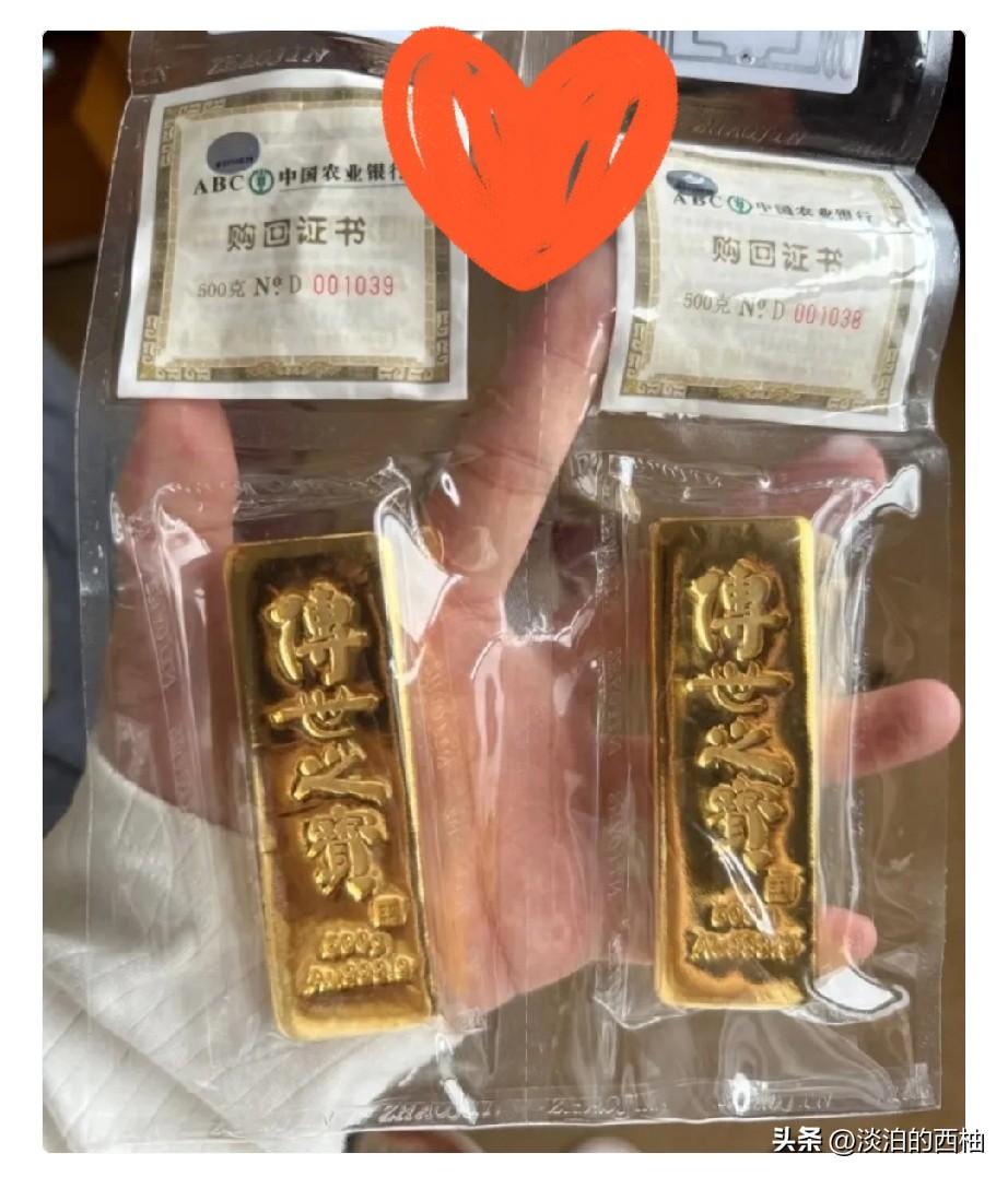 今天的金价，
看得人血压直接飙升，
6月28日，金价从890跌到了
889，别看