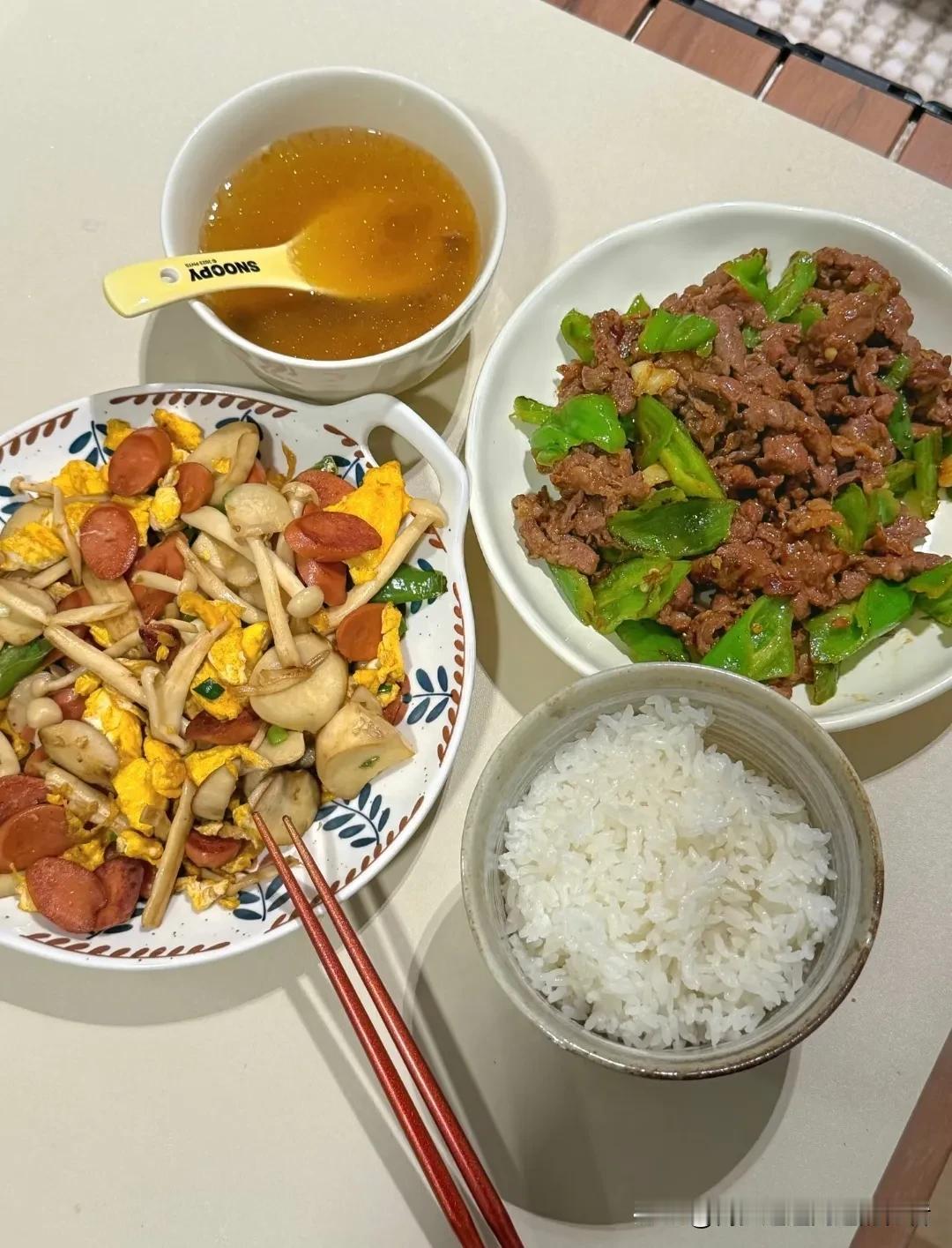 属于我的幸福：

平凡日子里的温暖瞬间

幸福是什么？这个问题没有标准答案，但或