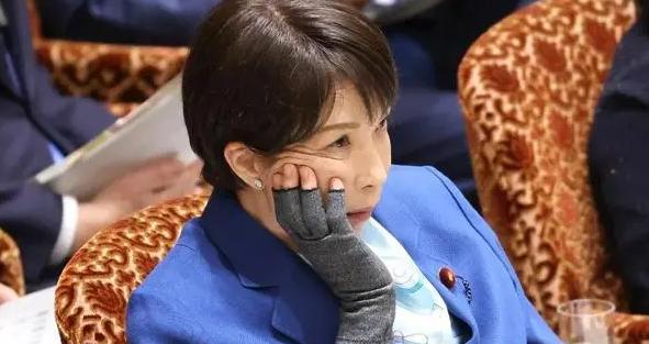 日本终究还是扛不住了，高市早苗终于对外表态！消息十分明确，日本政府已经连续两轮释