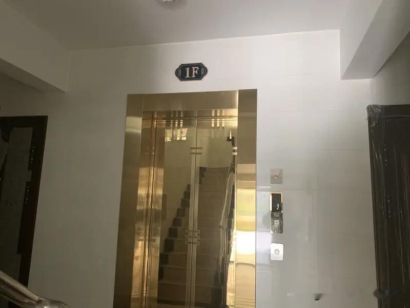 身边一个96年的男同事要结婚了，花了110万买了套108平的三室两卫的2T4电梯