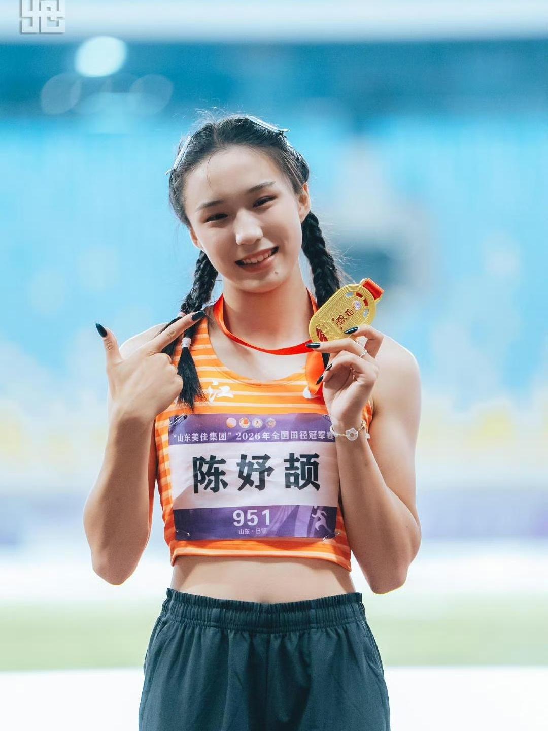 “爸爸，我有出息了！”说这话的陈妤颉，今年只有17岁，却屡创亚洲百米女飞人的纪录
