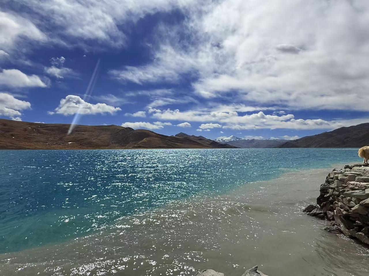 7200多米；南边那个小湖是全球海拔最高的，普莫雍错，海拔5100米。湛蓝的天空