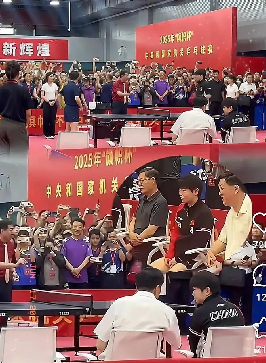 看一次暖一把
这才是莎莎应有的位置
为国争光
拼尽全力
五星红旗
冉冉升起
这样