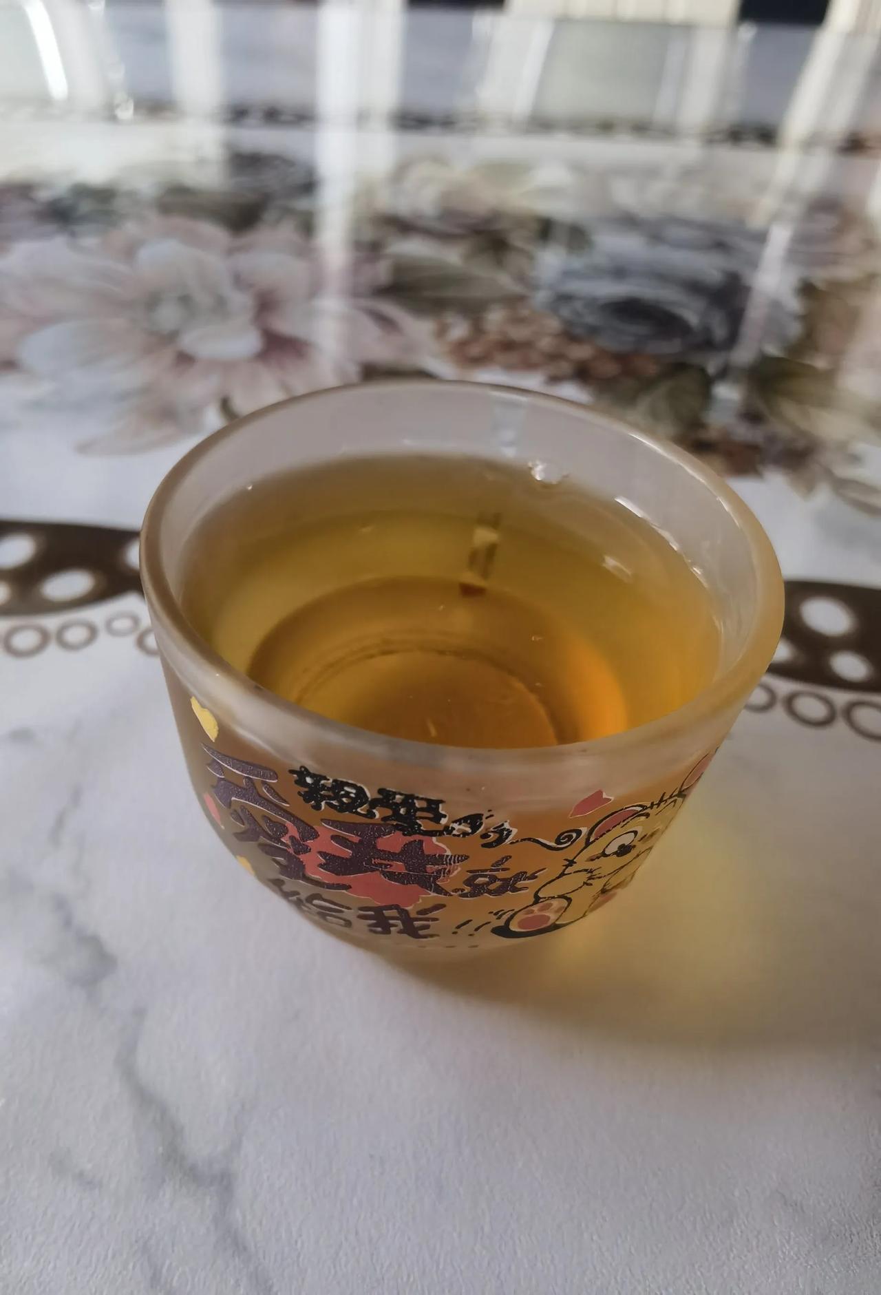 干嘛要戒酒呀！少量喝点红酒🍷其实能让人自嗨放松呢，真没必要戒酒啦。[大笑]