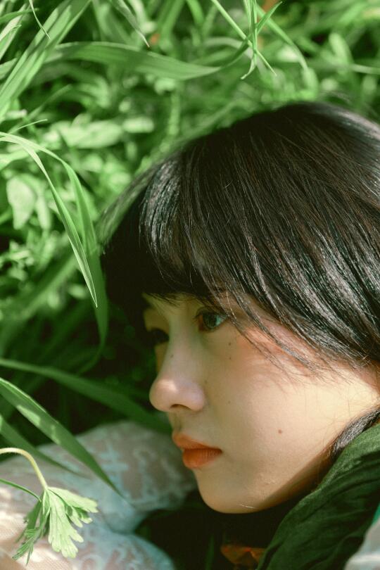 在草地里睡了场午觉
