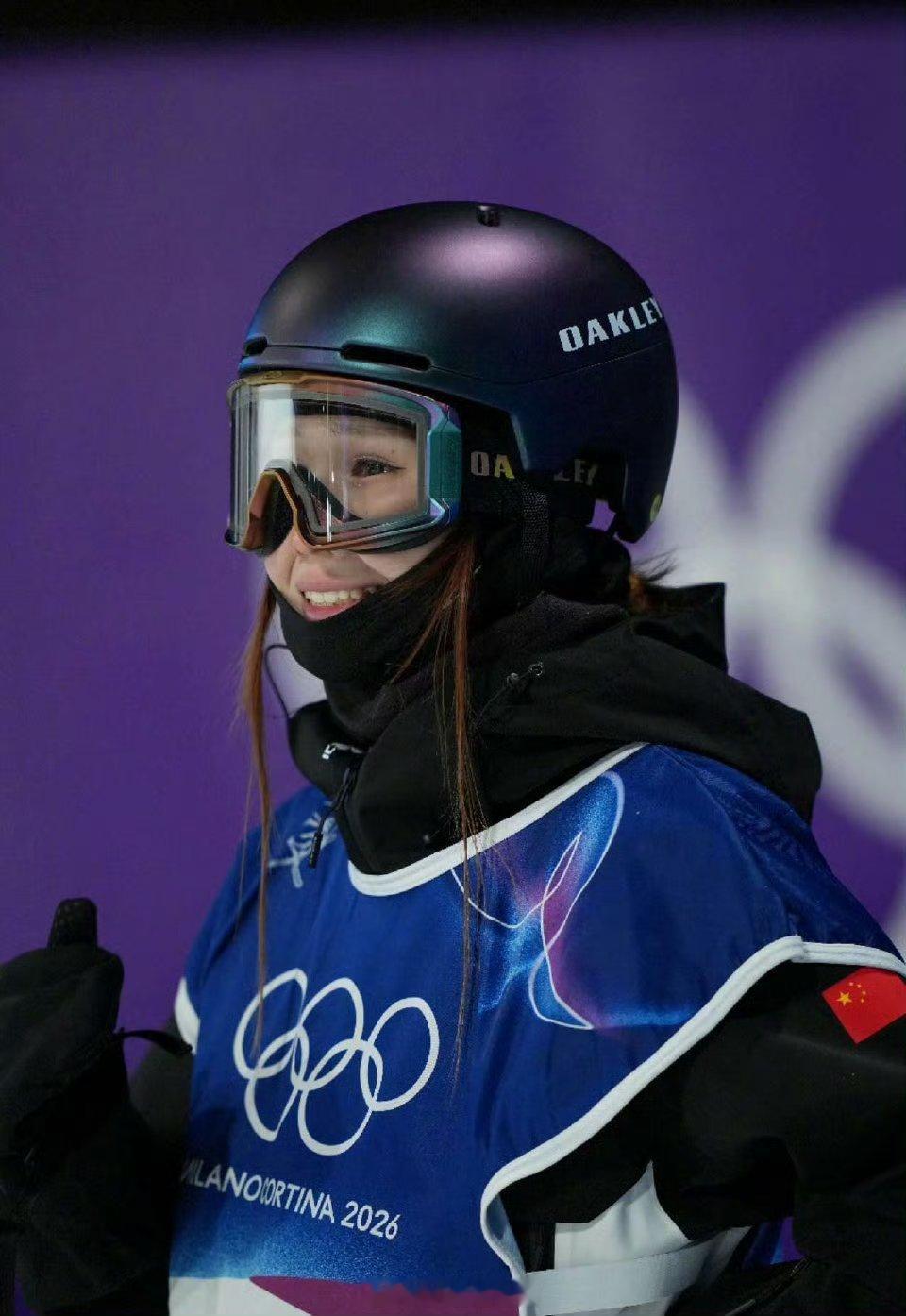 刘梦婷和谷爱凌携手进军决赛！耶！大年初一的凌晨2.30，熬夜观看冬奥女子大跳台决