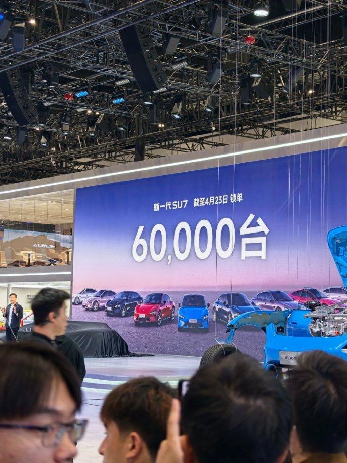 小米新SU7累计订单6万4月24日，在北京国际车展上介绍了订单交付情况。他宣布小