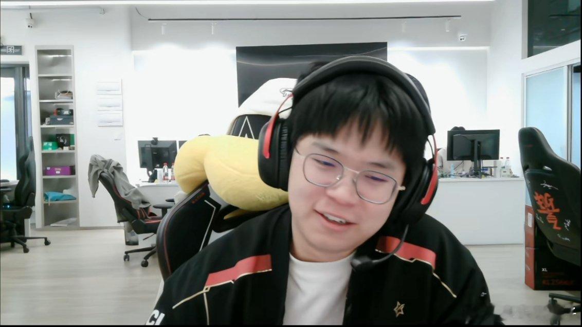 哈哈咋感觉屁浩胖了不少 acg优创官EDG