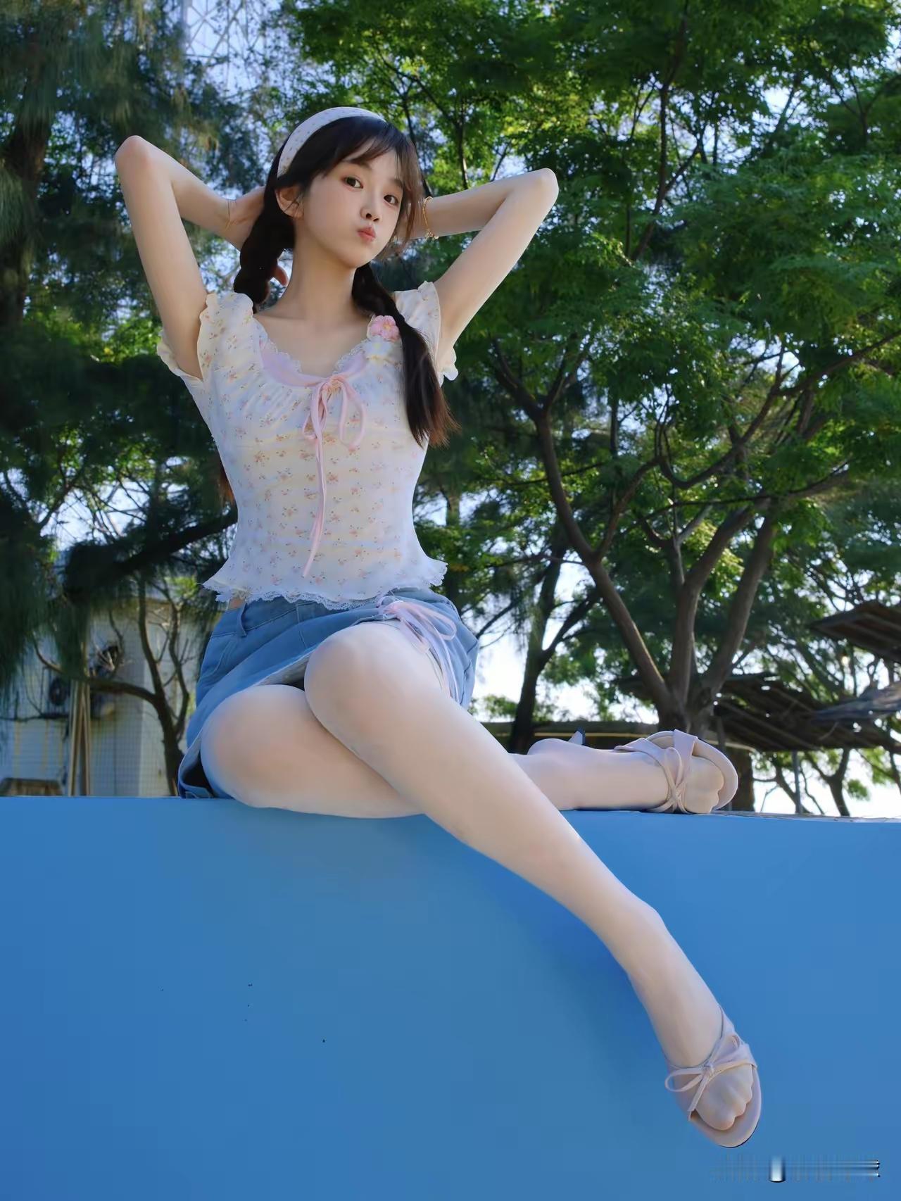 时尚美女，清新甜美。