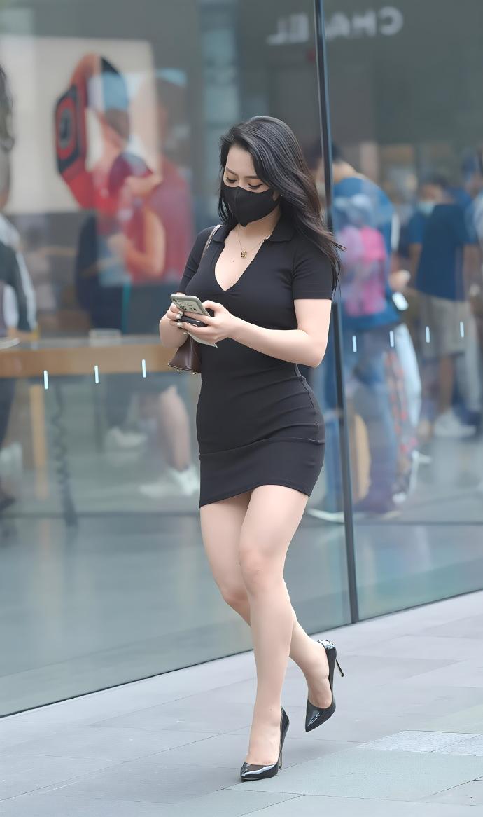 街拍黑色成熟美女，这连衣包臀裙绝了街拍 极品美女穿搭 微胖丰满性感女神 时尚街拍