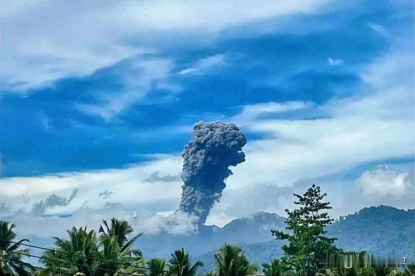 5月12日中午的最新消息，速报，全都不容错过。 印尼一日两座火山接连喷发 杜科诺