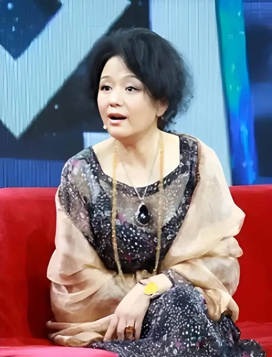 1979年，饰演潘金莲的廖学秋拍完，赶回家中却看到老公怀里搂着一个陌生女人，廖学