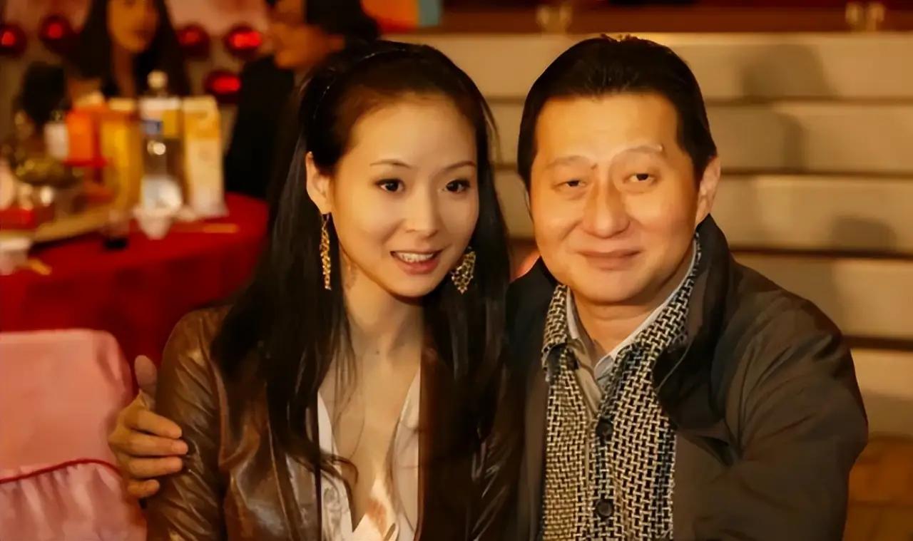包养无数情人、娶初中同学女儿为妻、娶老婆闺蜜，孙道存有多放荡。

孙道存这辈子，