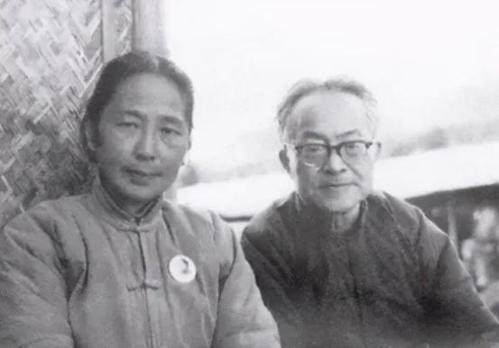 1929年，沈从文给自己的女学生张兆和写情书：“我爱你的灵魂，更爱你的肉体。”张