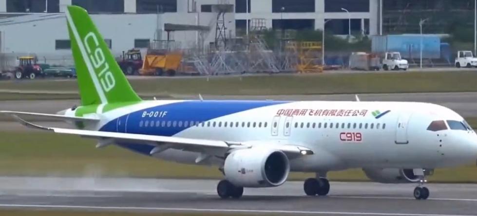 国产率 60% 的 C919 正式投入商用，上海虹桥机场C919全面开放售票。
