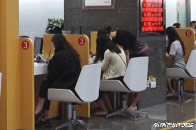 #多家银行对新卡设置每日转账限额#【#多家银行回应新卡每日转账额度最高3万#：根