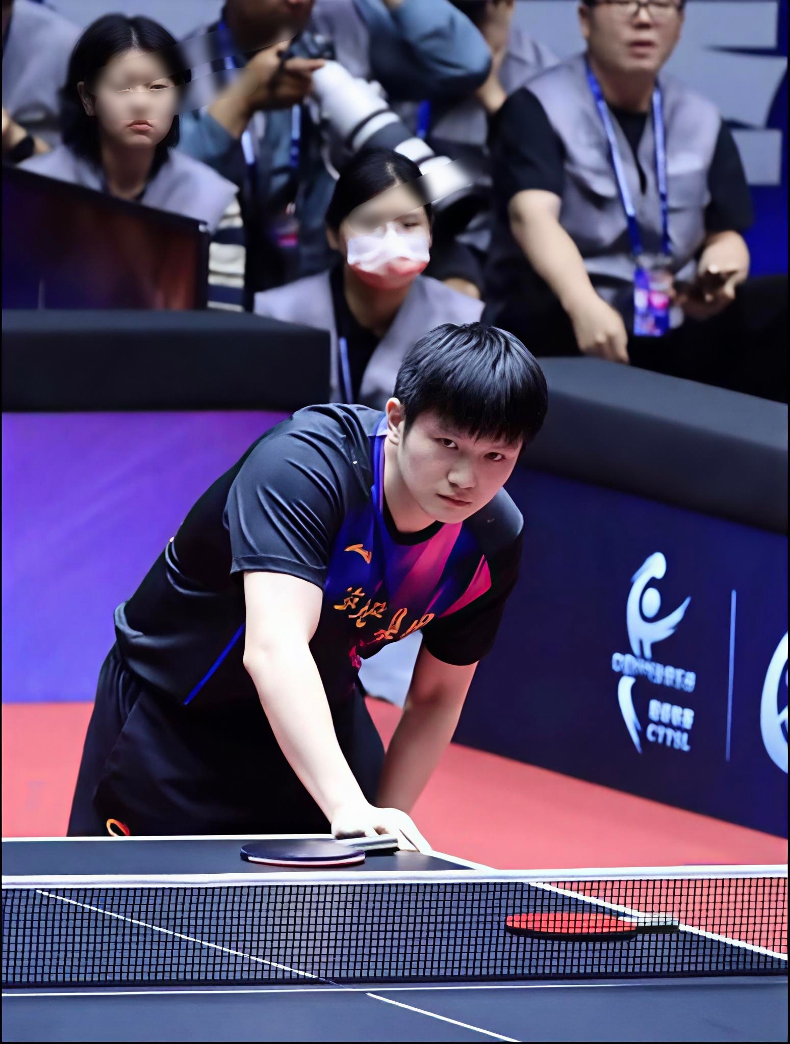 樊振东的定格瞬间🔍放大后依旧耐看。 