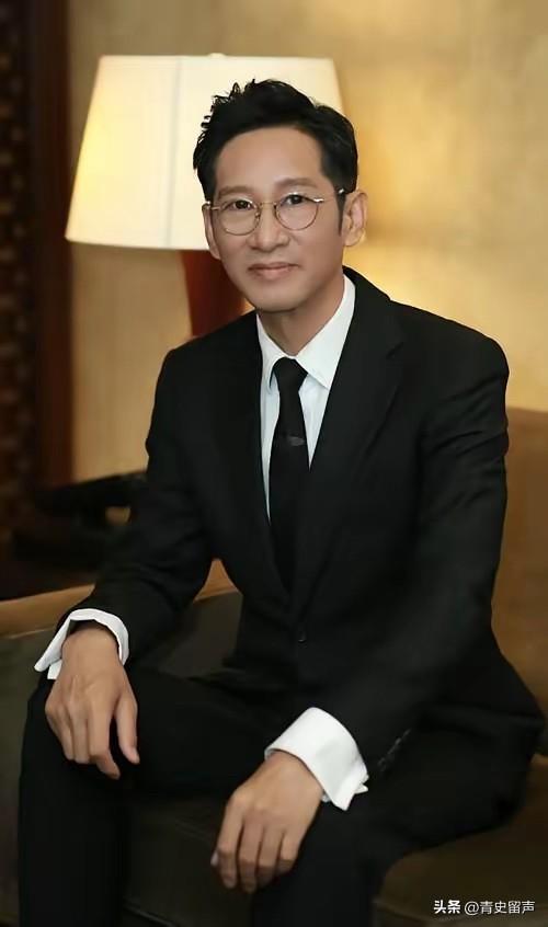 58岁的王劲松，至今未婚，无儿无女。有记者问他，不想找个人共度余生吗，王劲松只是