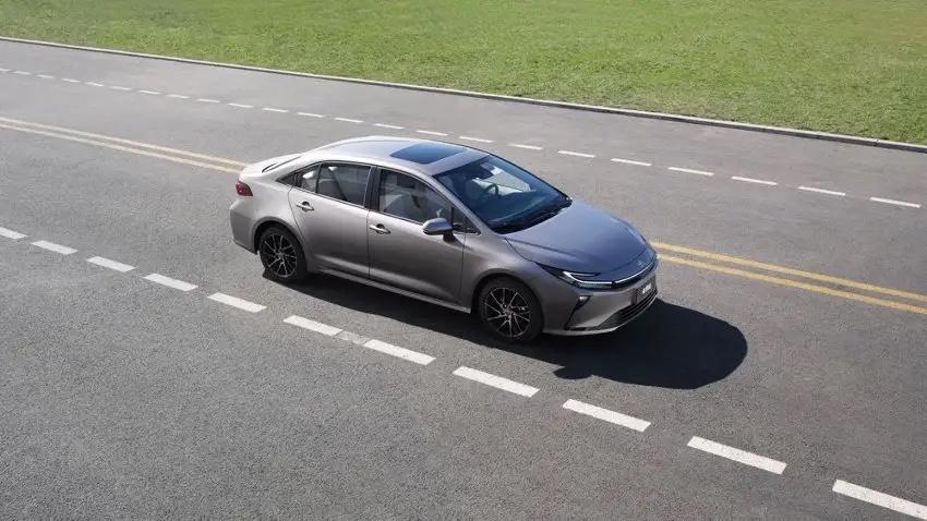 全球公认最好的发动机前三名：
第三名：奔驰，故障率 0.83%；
第二名：丰田，