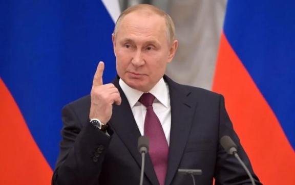 普京的报复，已经开始了，但目标不是法国！很多人以为俄罗斯会派核潜艇去硬刚法国。错