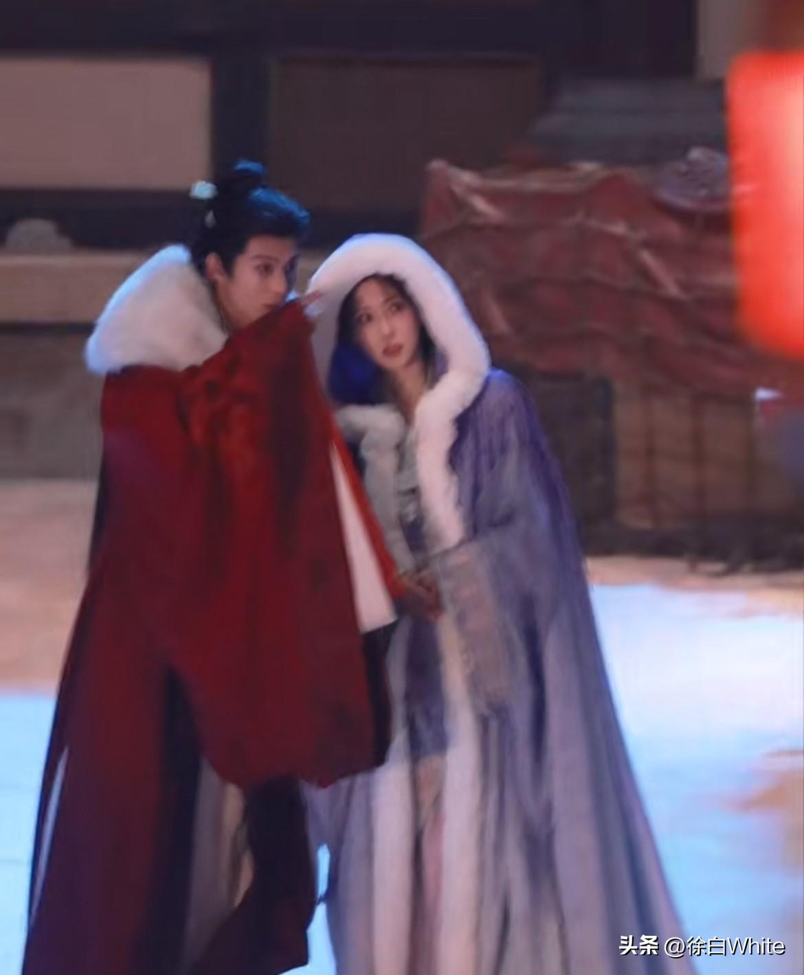 3月12日，王鹤棣孟子义《将门毒后》最新路透，王鹤棣片场给孟子义指代拍，孟子义找