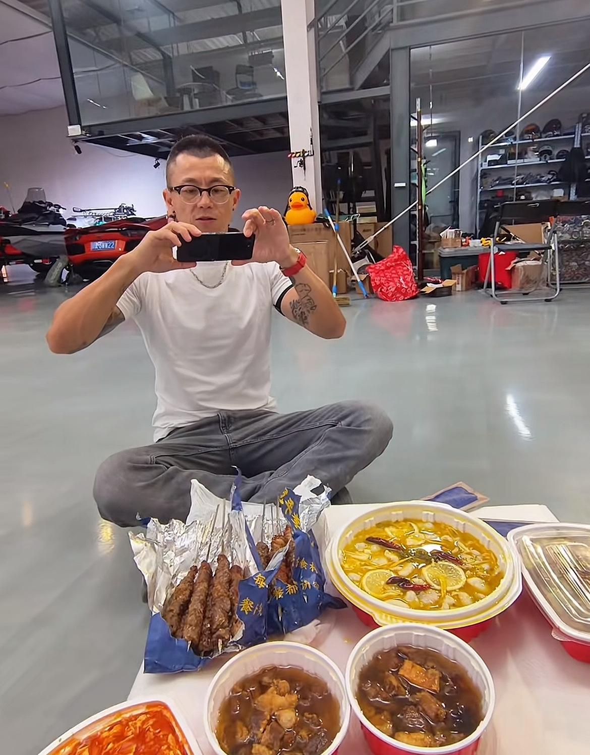 当陈震的员工真的是太有口福了，跟着老板吃的全是高档饭馆，而且陈震生酮饮食能吃的品