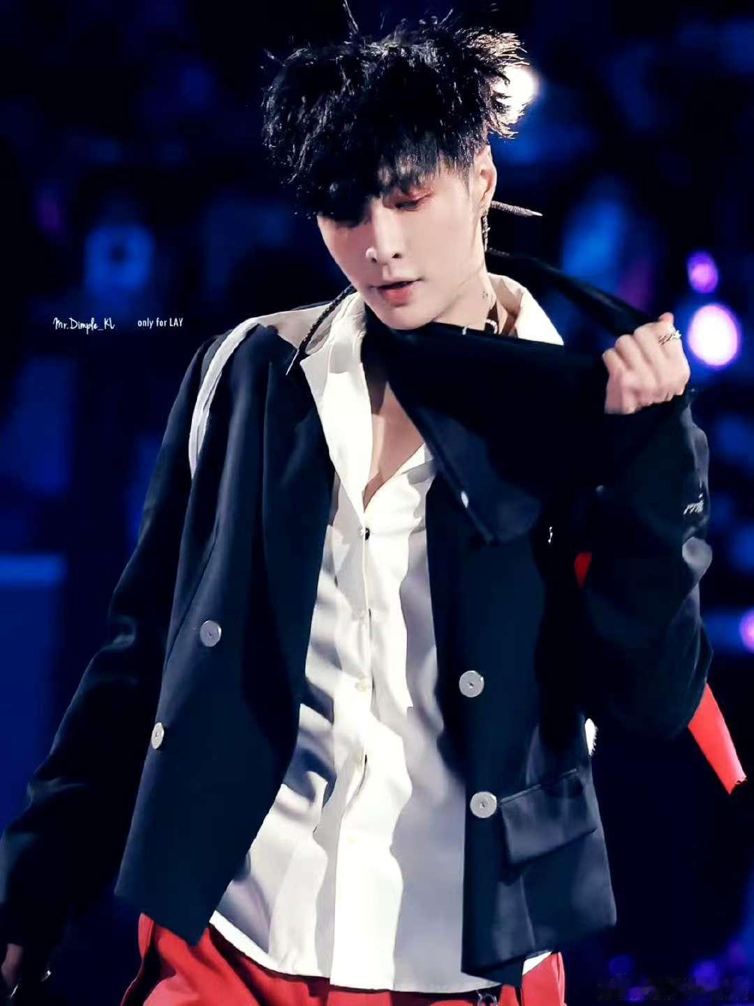 网传张艺兴出演女足  张艺兴的舞台魅力大家有目共睹，这次若跨界演绎女足，那演技肯