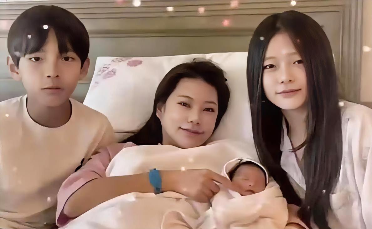 马筱梅晒出新生宝宝正脸，汪小菲与大S的孩子小玥儿、箖箖温馨出镜，姐弟俩温柔亲近小