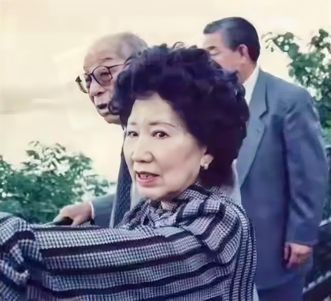 张学良和赵四小姐72年的爱情，在某些角度来看只是一个神话，并不是真实的事情。
画