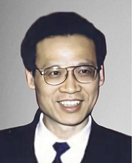 1999年厦门远华案爆发后，福建政治生态面临严峻考验。2000年底，中央一纸调令
