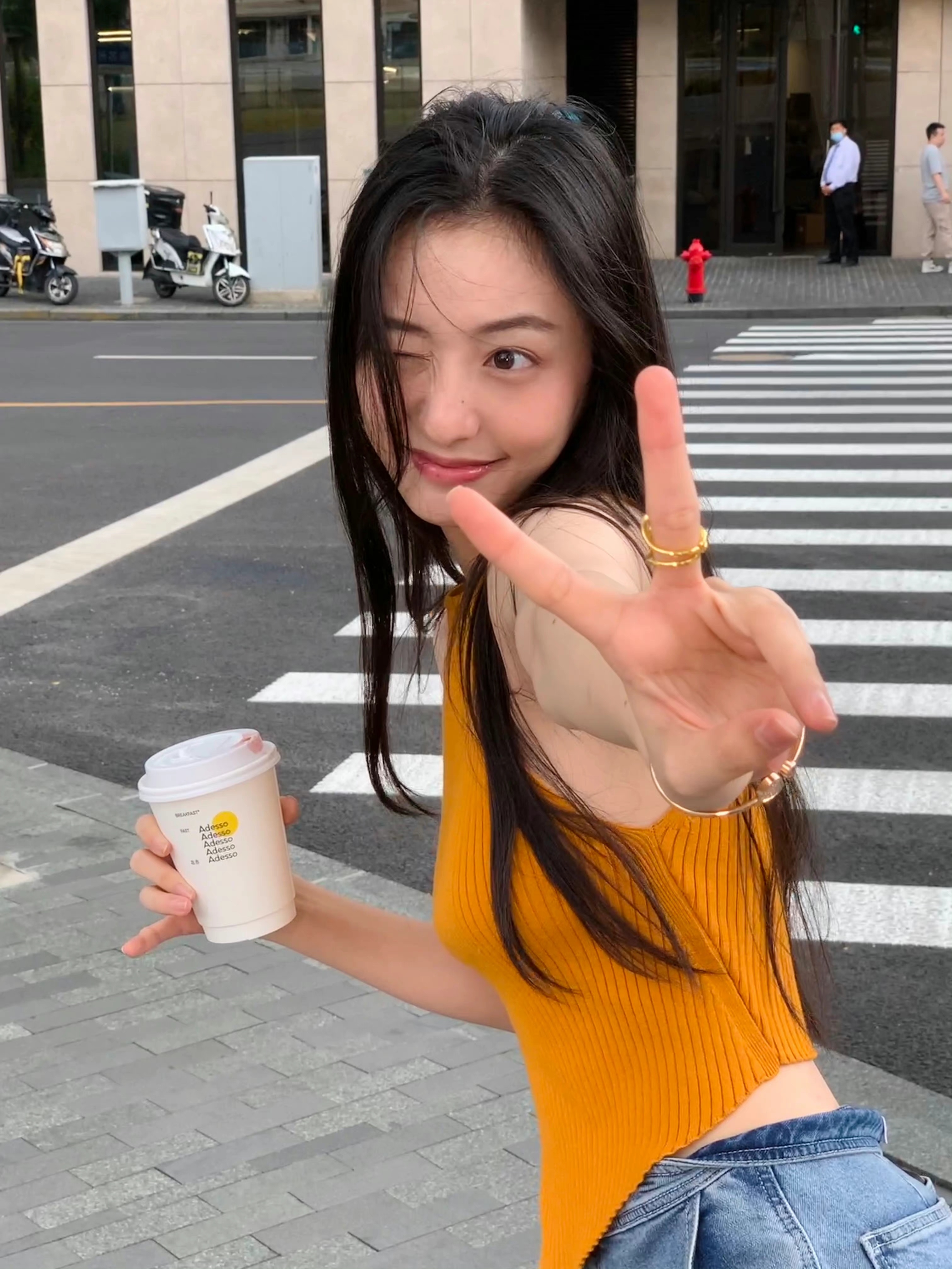 微博：学校：中央戏剧学院（18级）年龄：2000年9月4日出生于深圳星座：处女座