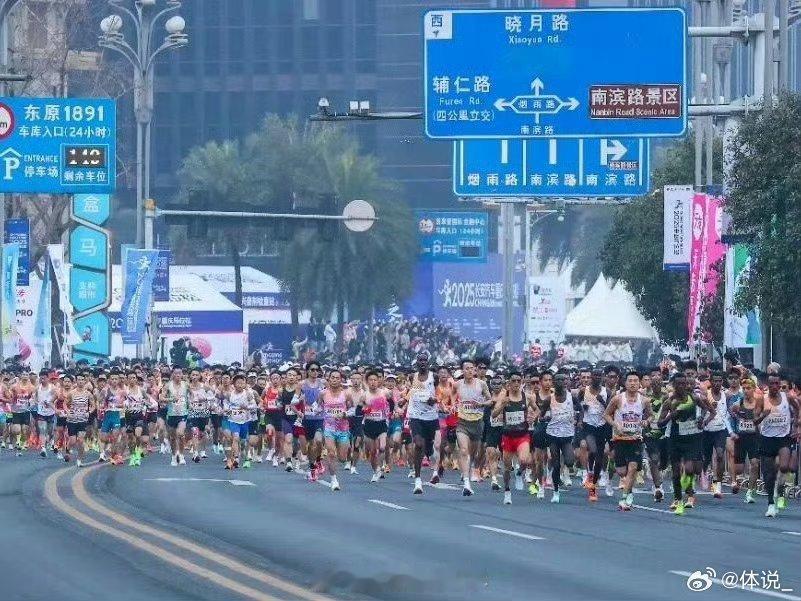重庆马拉松超26万人报名2026重庆马拉松预报名人数超26万，作为国内知名马拉松