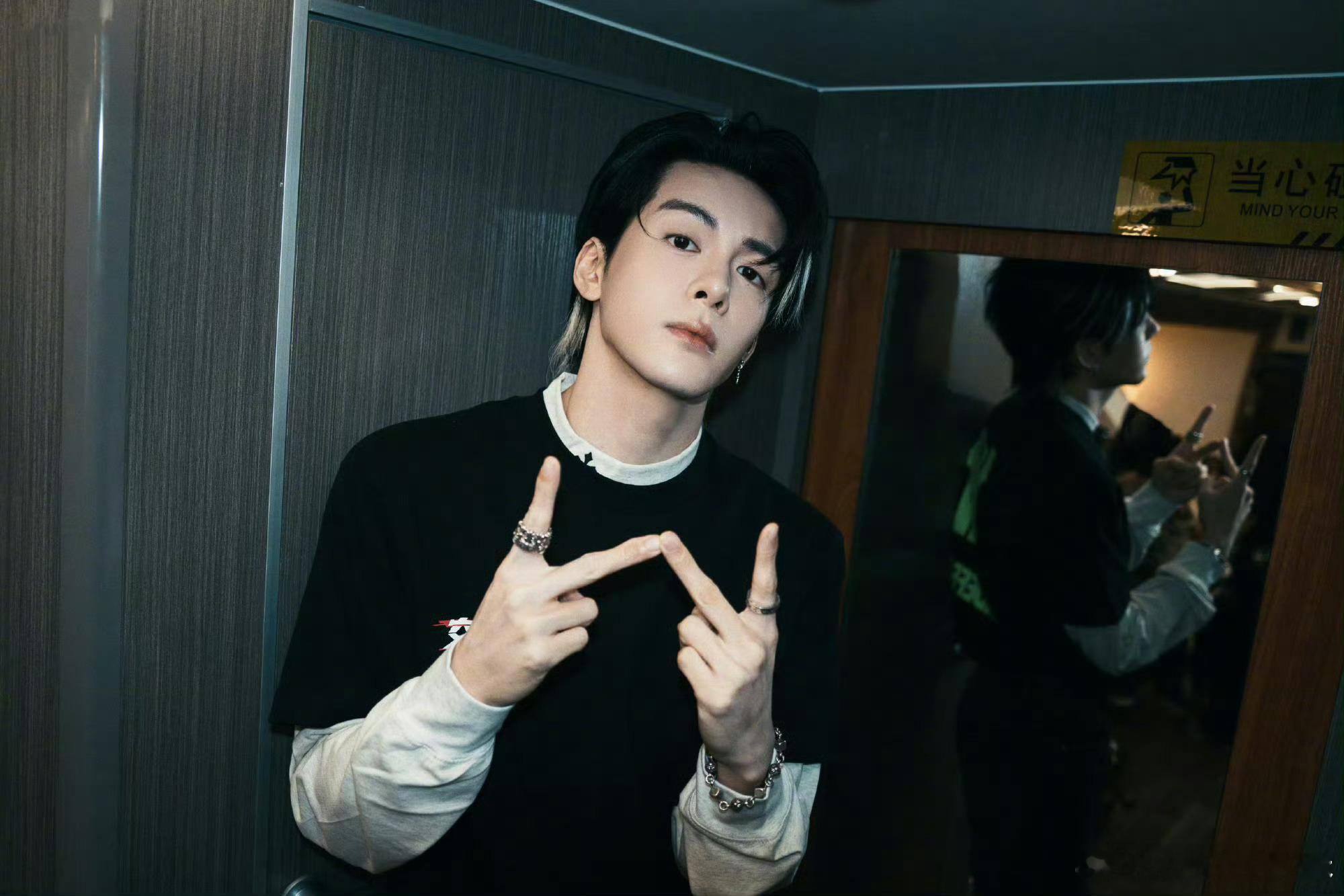 曾舜晞 这是谁家的网文男主 曾舜晞这波直接封神！颜值气质双在线，妥妥的网文男主照