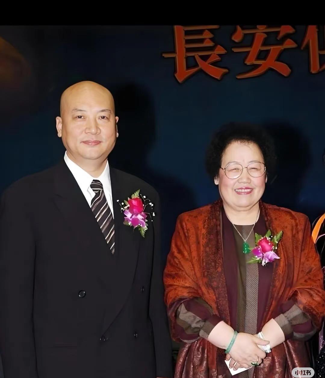 原来唐僧迟重瑞的妻子陈丽华

名字竟然有着这样的由来

要知道陈姓可是当年叶赫那