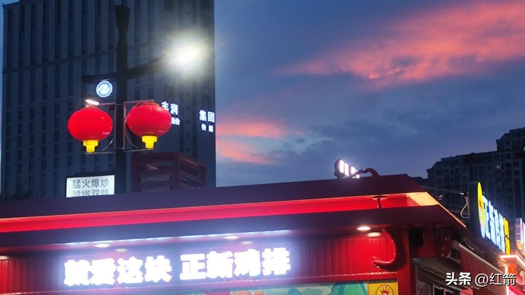 合肥的夜景真的绝了，尤其是北城万达广场的夜景。之前看合拍君说北城夜景美，我还不信