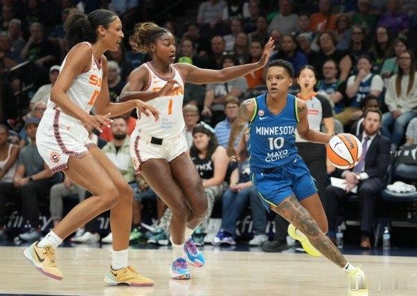 篮球wnba 这场比赛双方整体实力存在一定差距。康涅狄克太阳本赛季处于重建阶段，