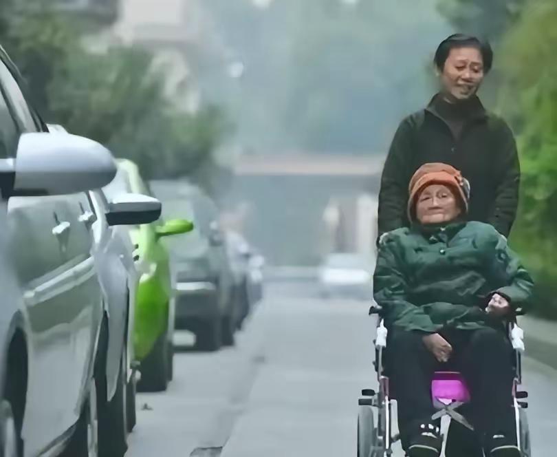 1966年，一对干部夫妻被带走，临走前，他俩将保险箱的钥匙塞到47岁保姆手里，红