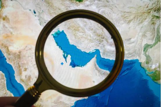 伊朗干了件大事，直接在霍尔木兹海峡，给自己划了一块“专属地盘”，话也说得明明白白