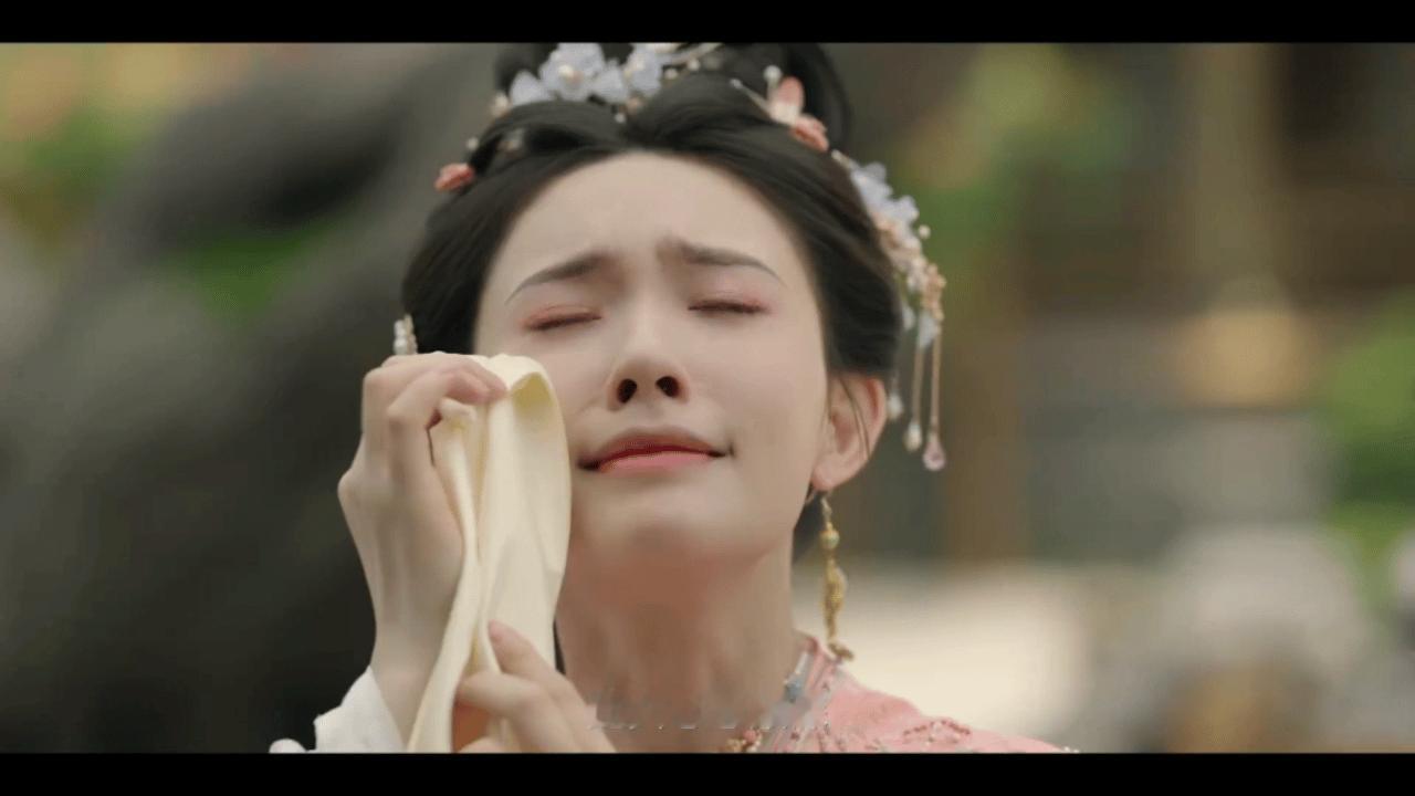 林允方逸伦《怎敌她千娇百媚》今晚开播！

因为看过原著，加上林允之前路透的妆造不