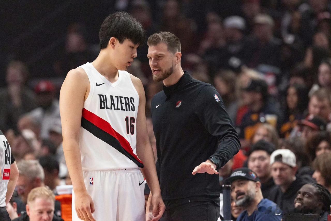 17分钟拿下全面数据！11中3+三分6中1虽有遗憾，但4篮板3助攻1抢断1盖帽的