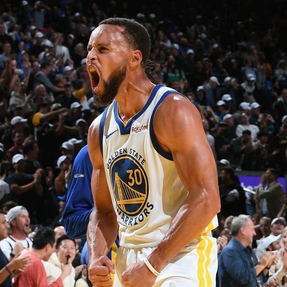 太猛了！勇士125-120马刺，看看勇士球员数据，谁是赢球最大功臣！
 
库里，