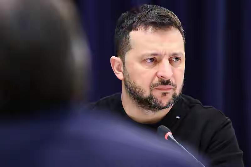 没有武器了，是因为没人替我们买武器！这太令人气愤了！
1月的最后一天，泽连斯基再