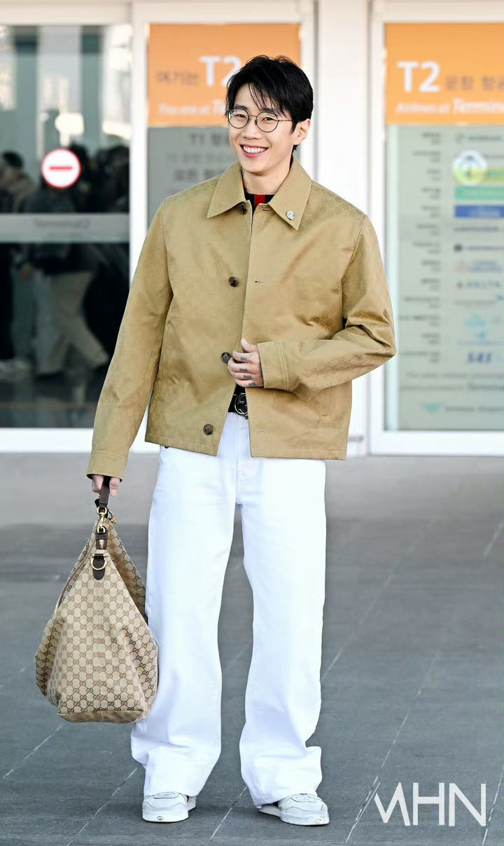 米兰时装周Gucci出发图朴宰范✖️Gucci 机场出发造型新闻图 📷 