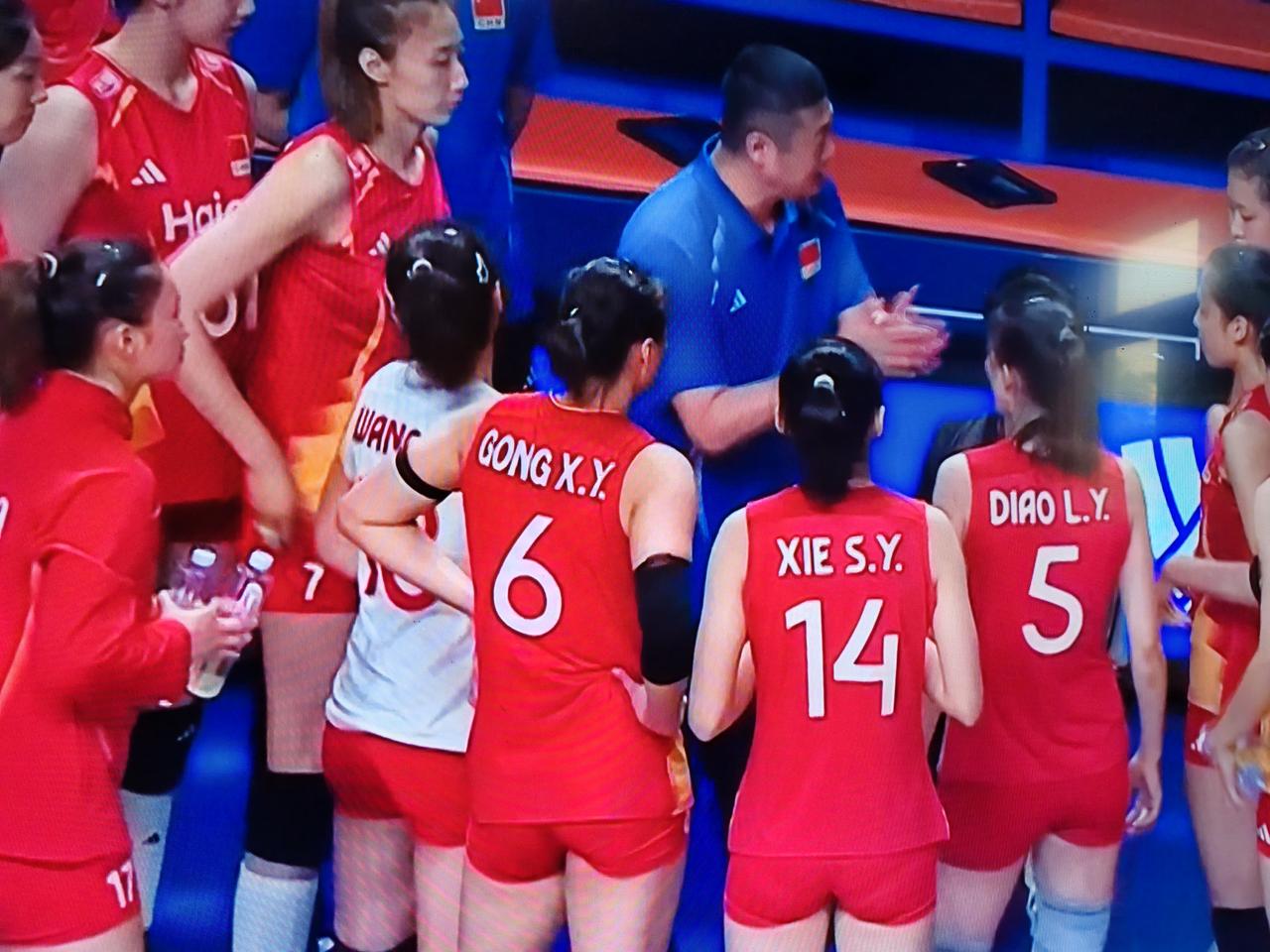 2026年7月26号世界女排联赛总决赛第三四名决赛，中国女排对阵意大利女排，前两